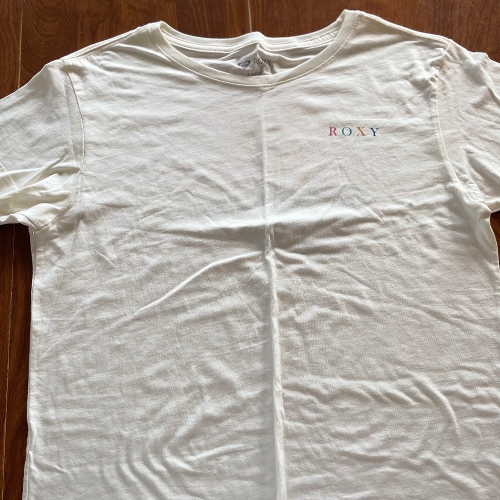 Junior’s Roxy Graphic Tee